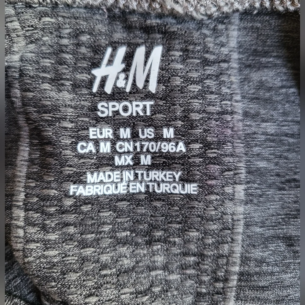 NWOT H&M Sport Workout Top Women's size M - Picture 4 of 5